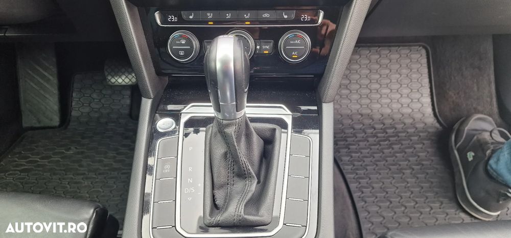 Volkswagen Passat - 11