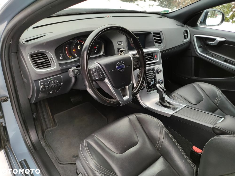 Volvo V60 D4 Geartronic Summum - 17