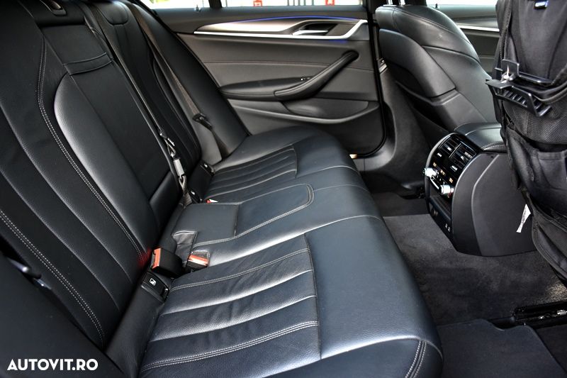 BMW Seria 5 520i AT MHEV - 24