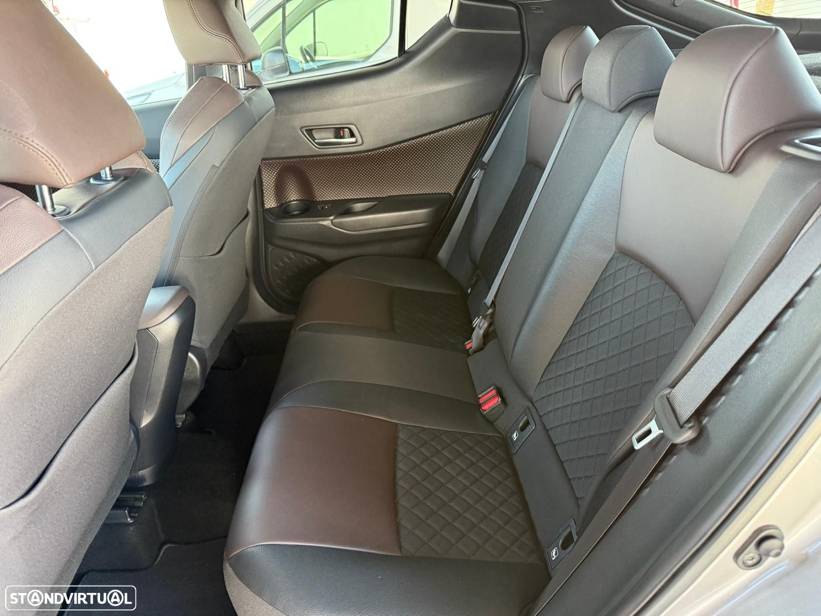 Toyota C-HR 1.8 Hybrid Exclusive+P.Luxury - 24