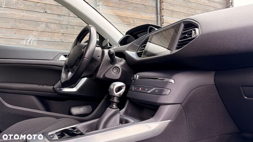 Peugeot 308 PureTech 130 GPF Stop & Start Allure Business-Paket - 9