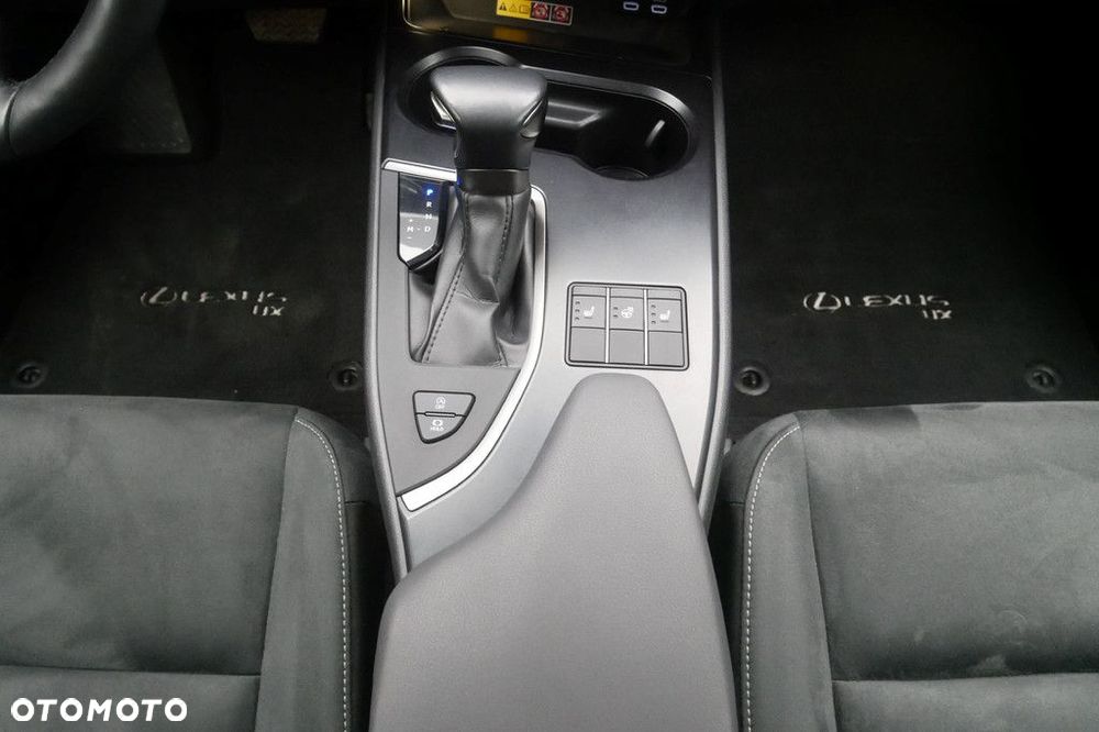 Lexus UX - 11
