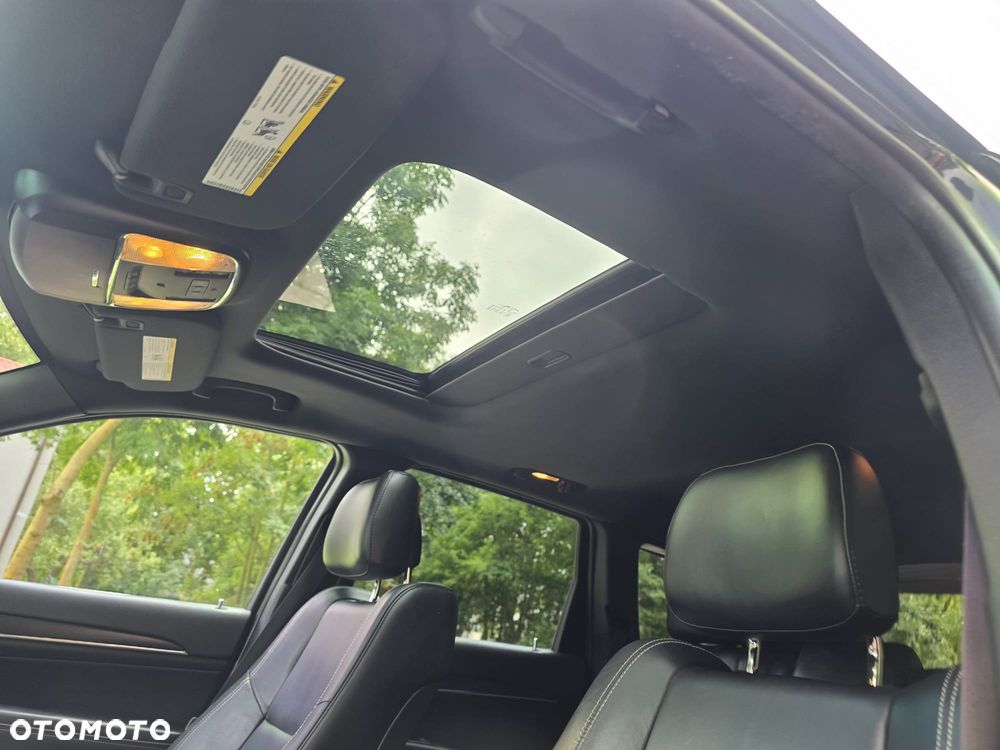 Jeep Grand Cherokee - 12
