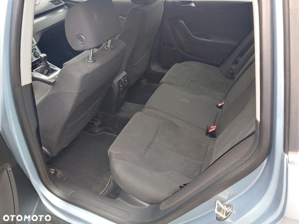 Volkswagen Passat - 4