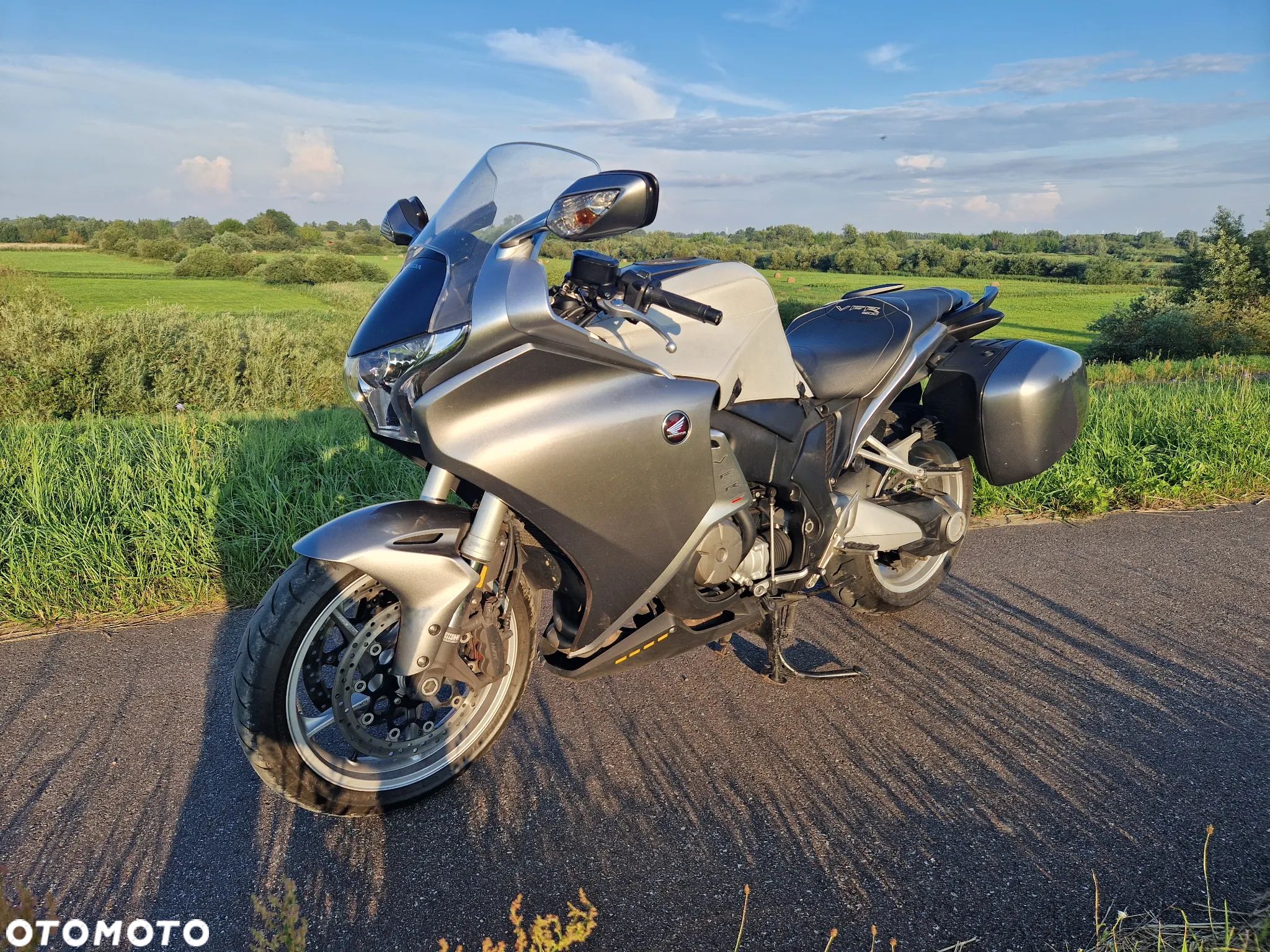 Honda VFR - 1