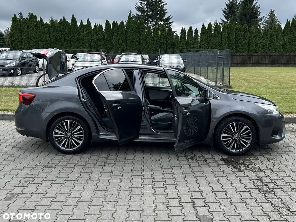 Toyota Avensis 1.8 Comfort - 16