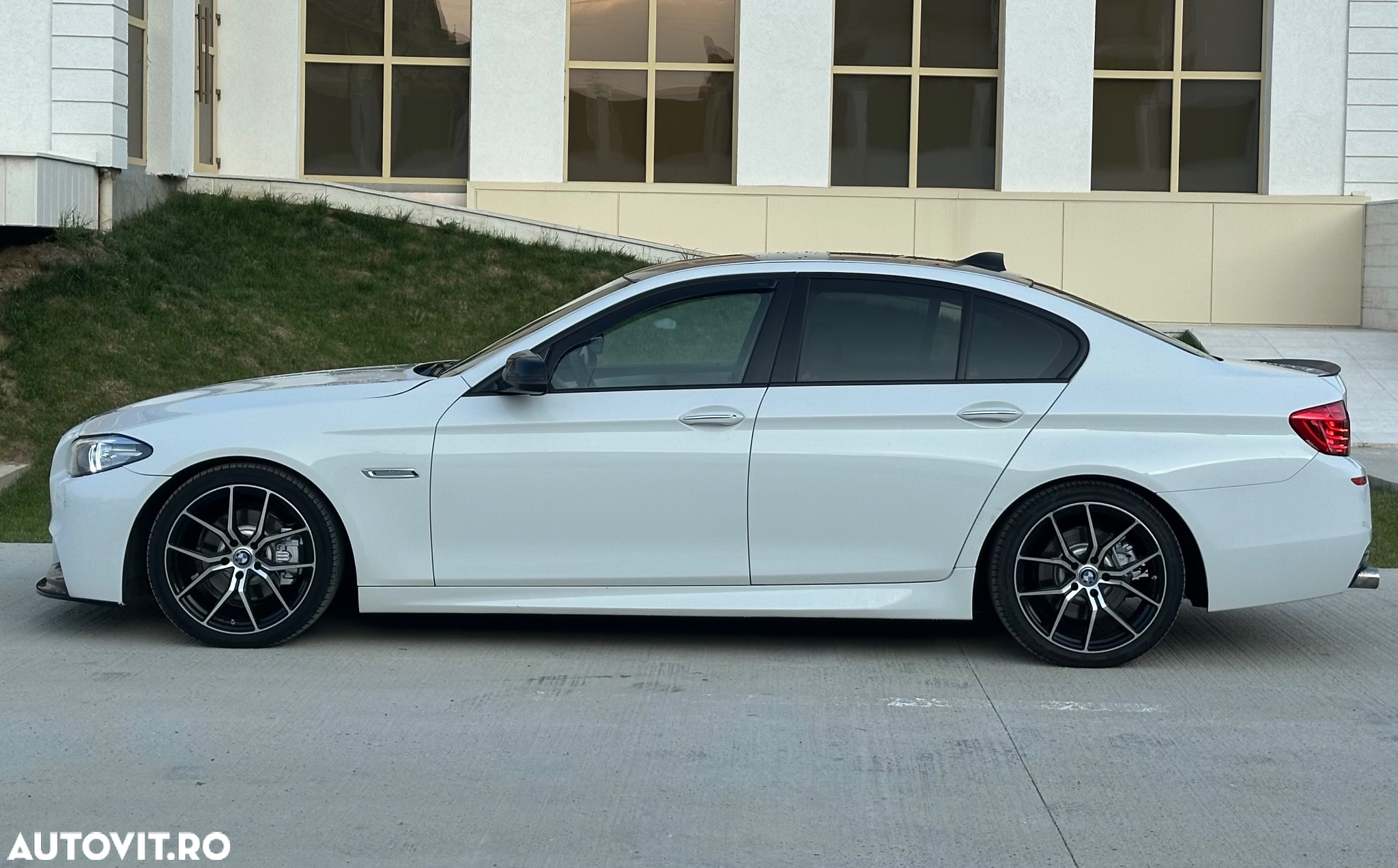 BMW Seria 5 520d xDrive - 31