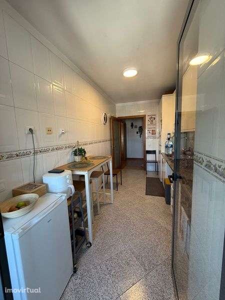 Arrenda - se T1 , com possibilidade de T1 + 1 - Grande imagem: 5/8