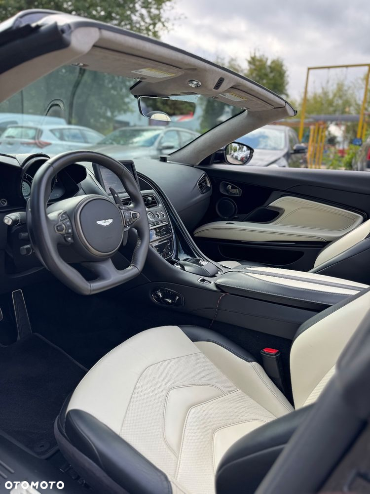 Aston Martin DBS Superleggera Standard - 9