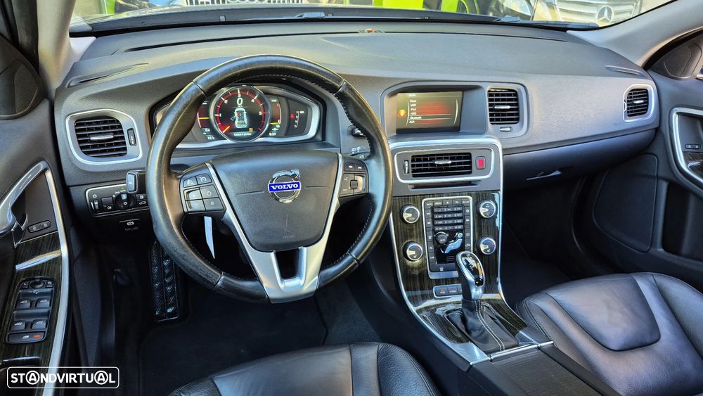 Volvo V60 D6 Plug-In-Hybrid AWD Geartronic Momentum - 8