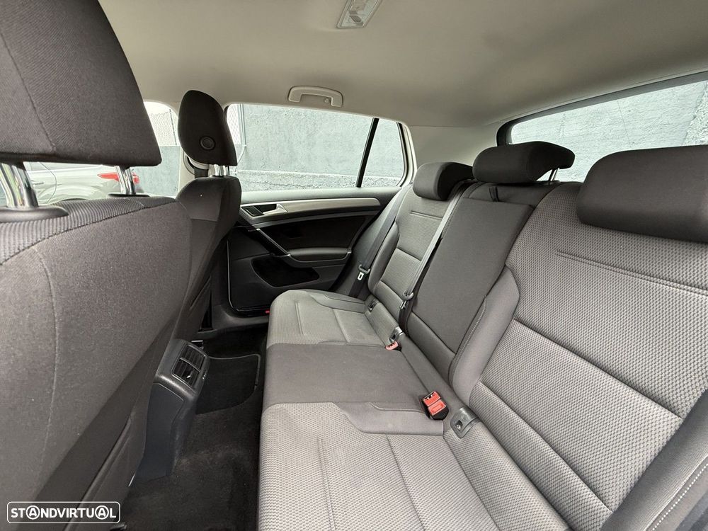 VW Golf 1.6 TDi Confortline DSG - 2