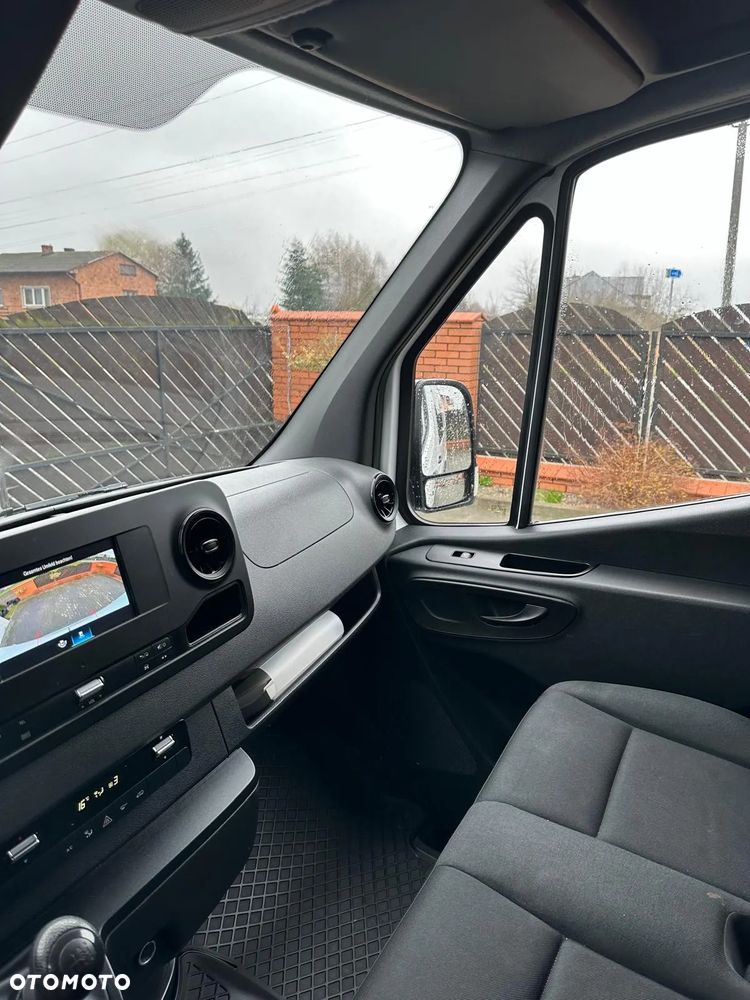 Mercedes-Benz Sprinter - 15