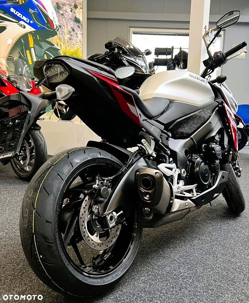Suzuki GSX - 7