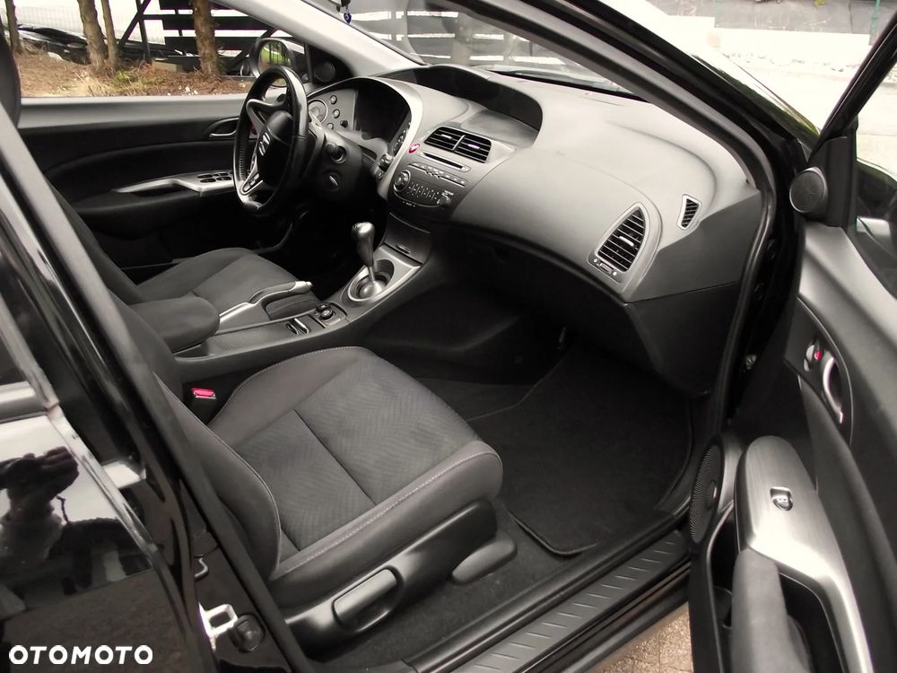 Honda Civic 1.8 Executive - 23