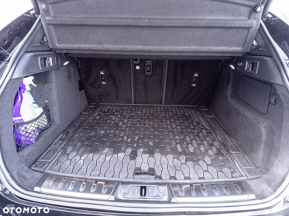 Jaguar F-Pace P400 AWD R-Dynamic S - 36