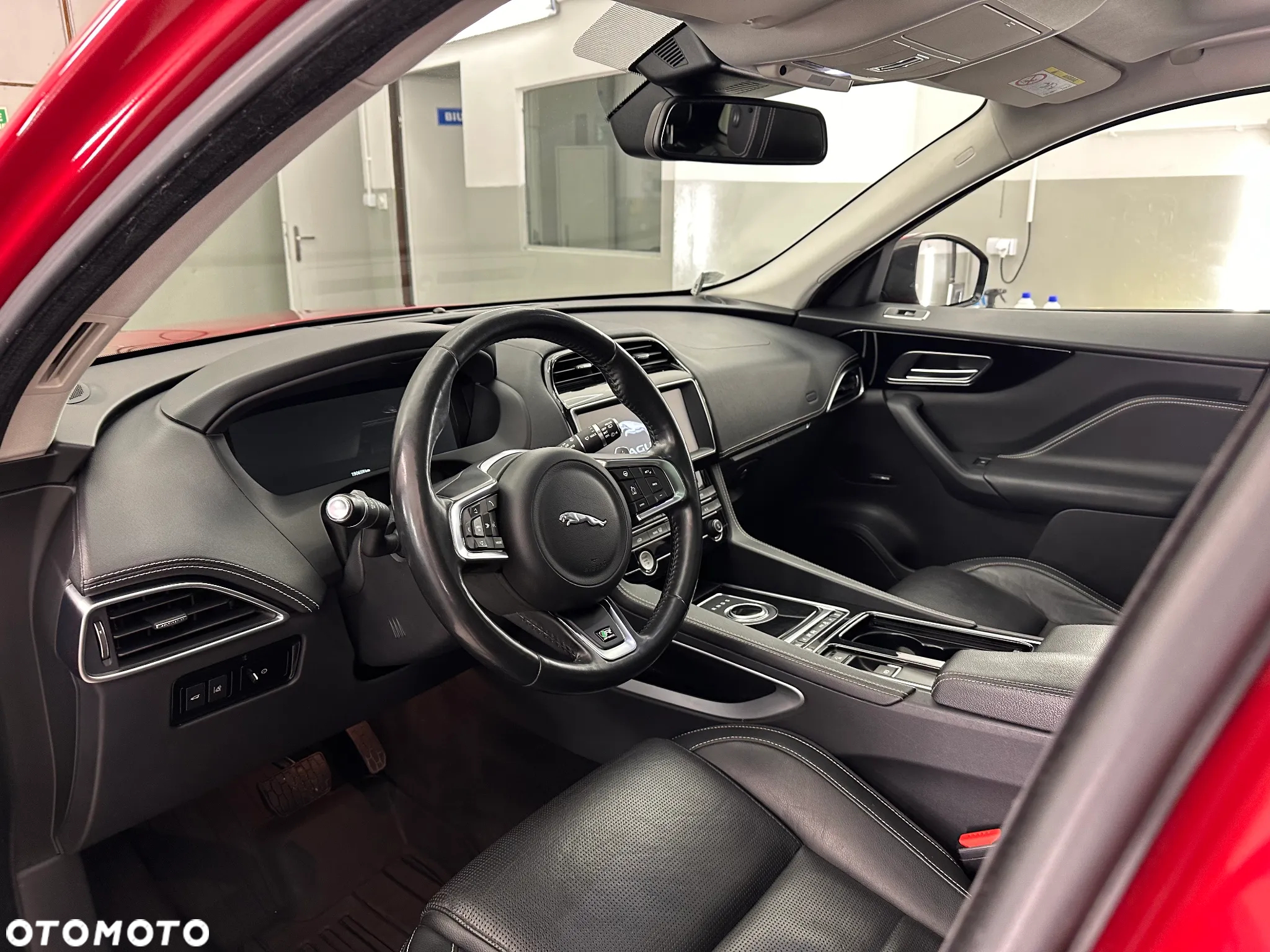 Jaguar F-Pace - 11