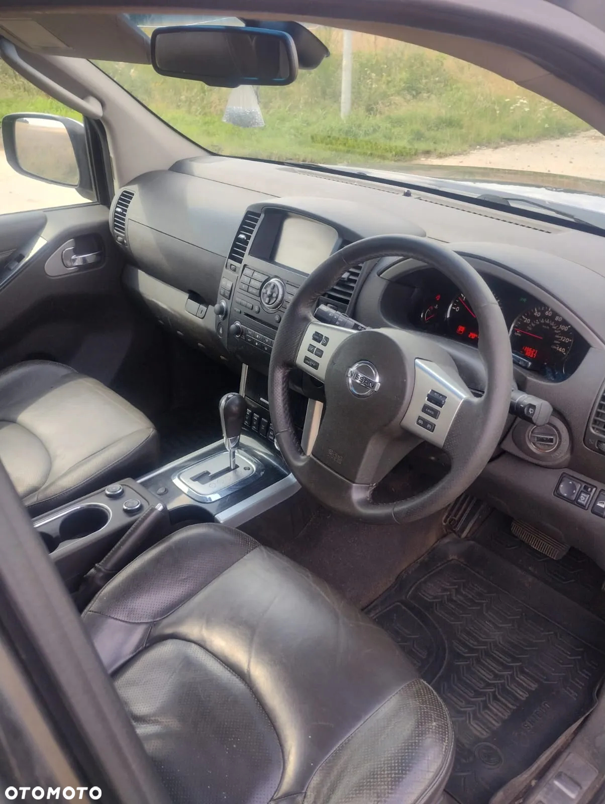Nissan Pathfinder 2.5 dCi SE - 4