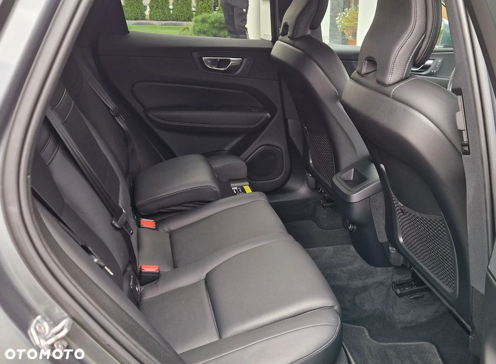 Volvo XC 60 D4 Geartronic Momentum Pro - 28