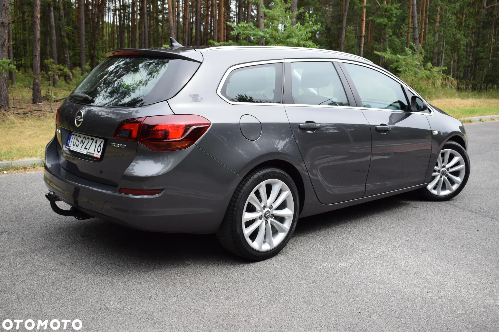Opel Astra 1.6 Turbo Cosmo - 2