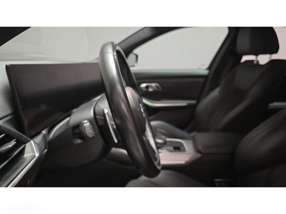 BMW Seria 3 320d xDrive mHEV M Sport - 27