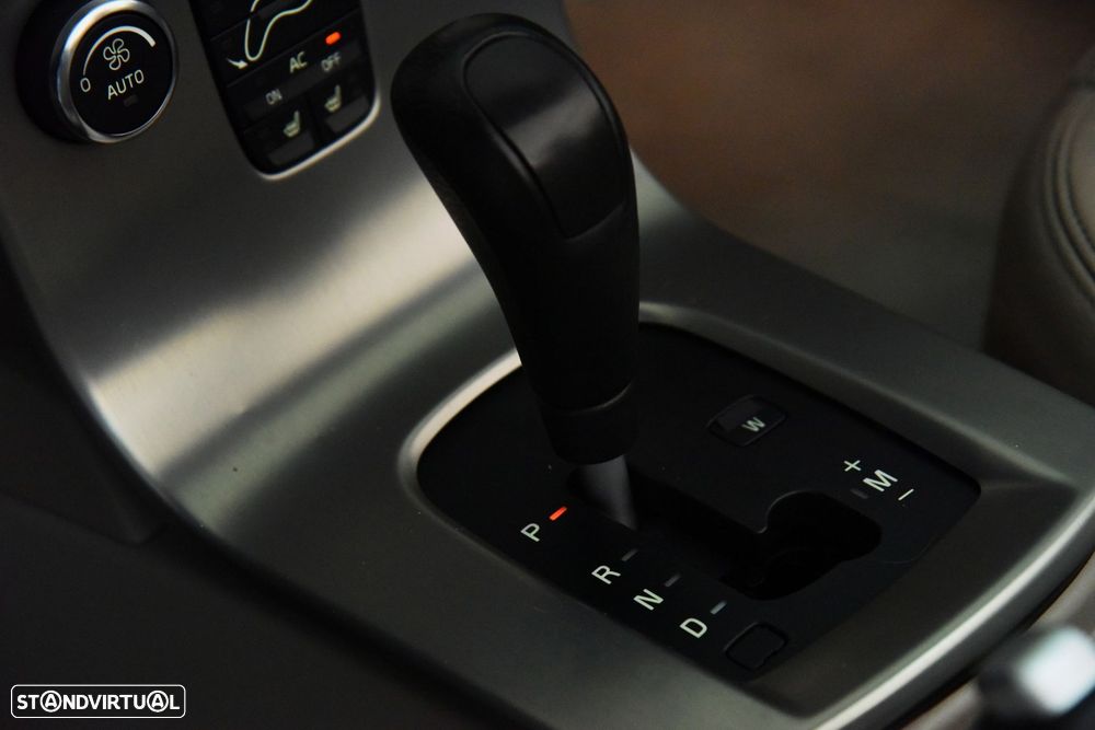 Volvo C70 2.4 D5 Momentum Geartronic - 23