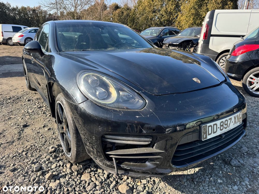 Porsche Panamera GTS - 24