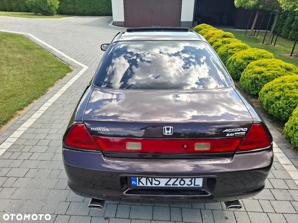 Honda Accord 3.0i ES - 8