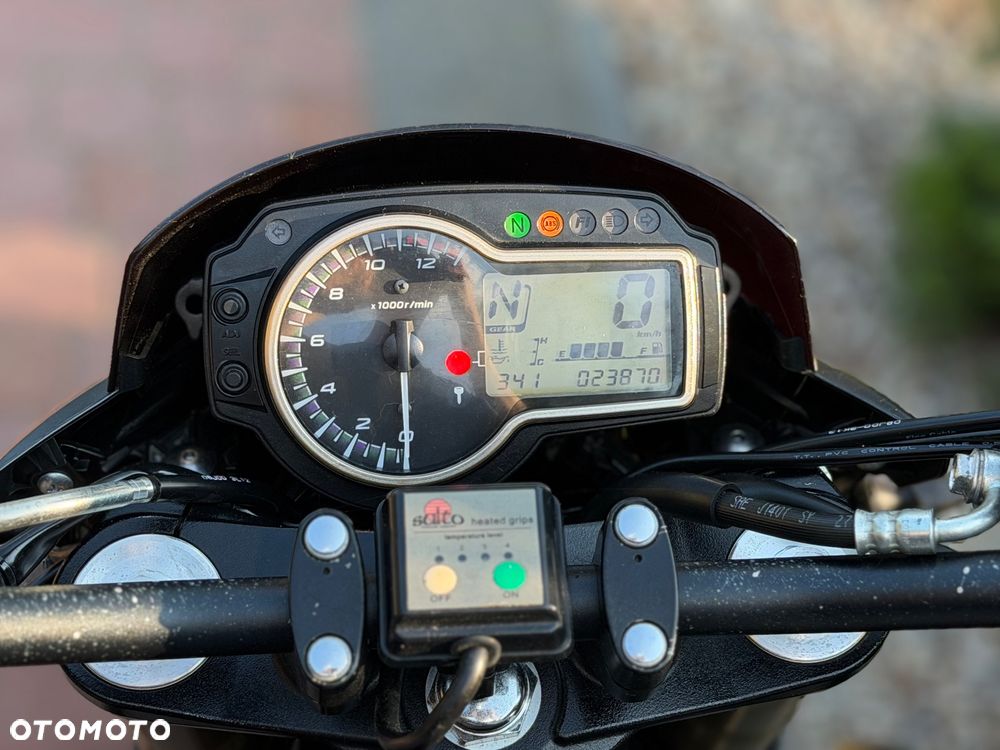 Suzuki GSR - 28