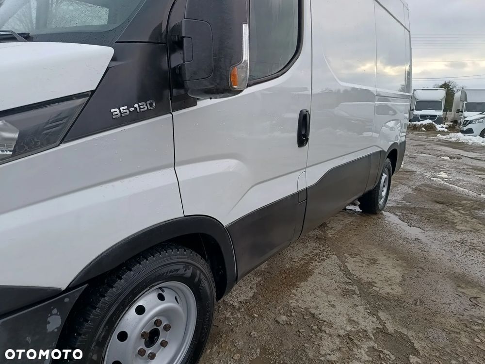 Iveco DAILY 35s13 L2H2 2.3 diesel 126kM, HAK(uciąg 3.5t) OPONY ZIMOWE BDB STAN, OGINALNY NISKI PRZEBIEG! Gotowy do pracy! - 15