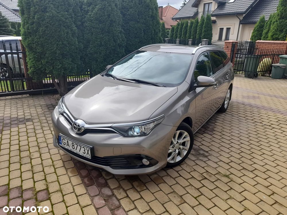 Toyota Auris 1.6 Premium Comfort - 5
