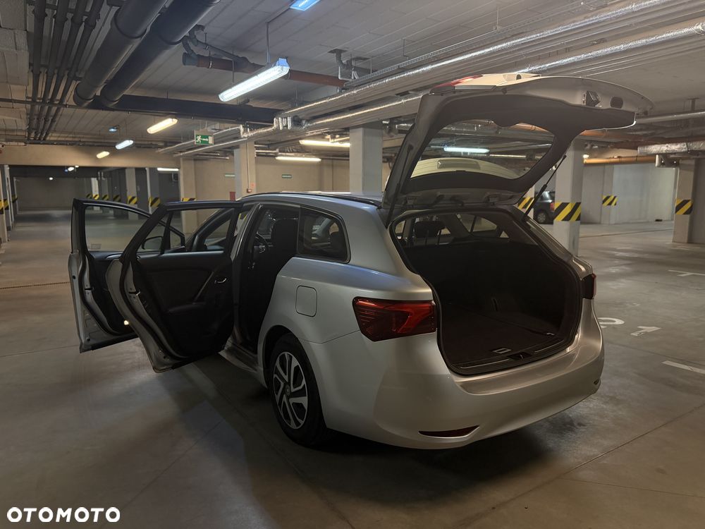 Toyota Avensis 1.6 D-4D Active - 12
