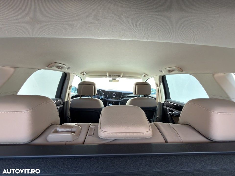 Volkswagen Touareg - 22