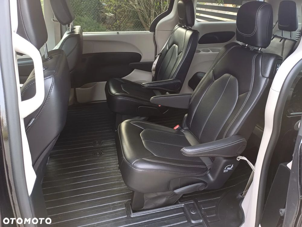 Chrysler Pacifica - 20