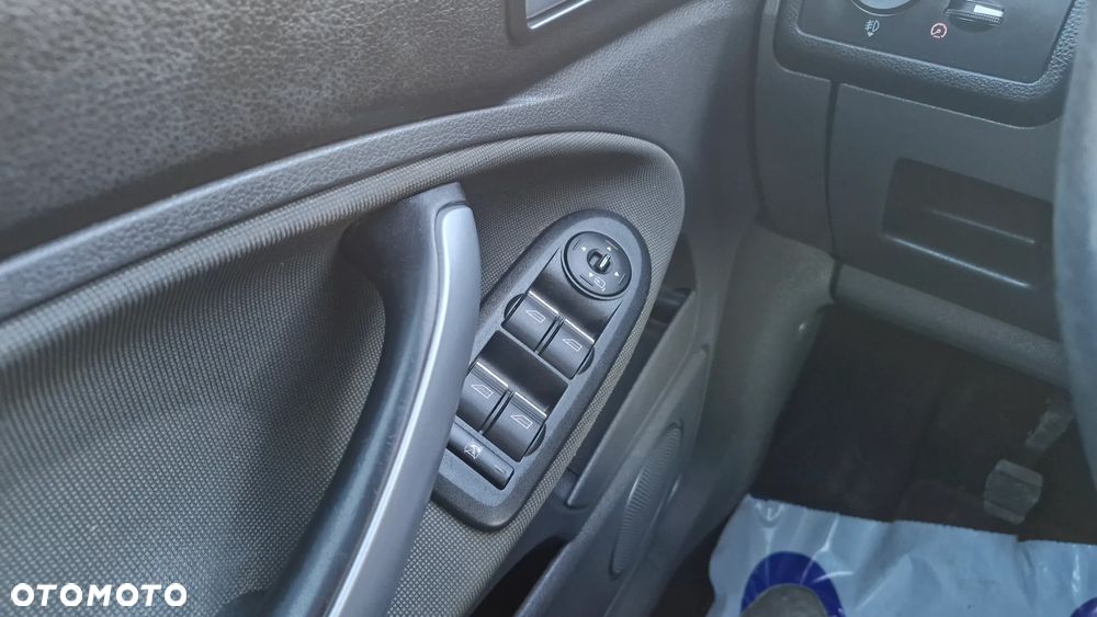 Ford Kuga 2.0 TDCi 2x4 Trend - 21