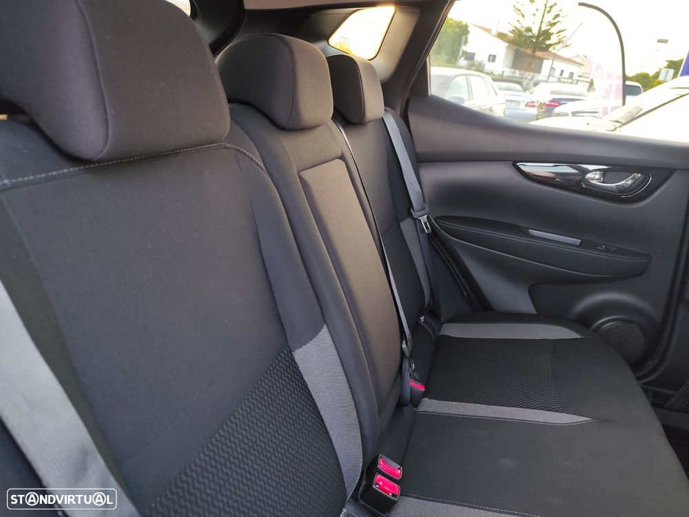Nissan Qashqai 1.5 dCi N-Connecta - 23