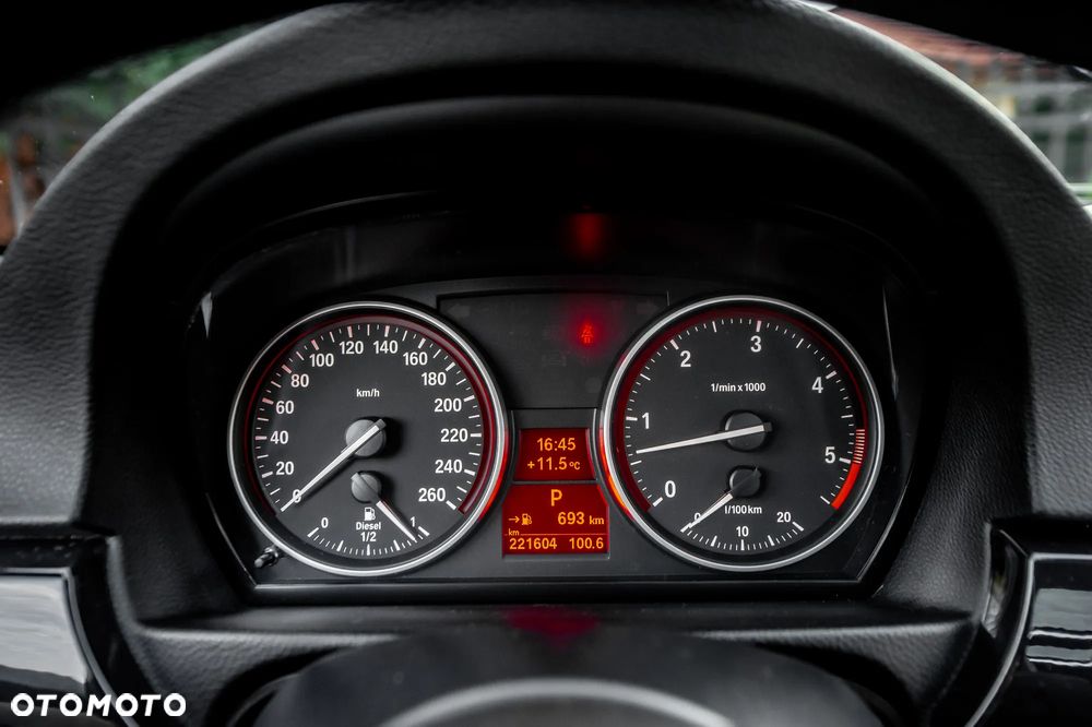 BMW Seria 3 330d xDrive DPF Touring Edition Exclusive - 29