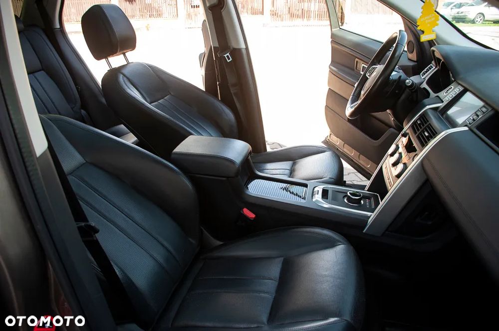 Land Rover Discovery Sport TD4 HSE Luxury - 24