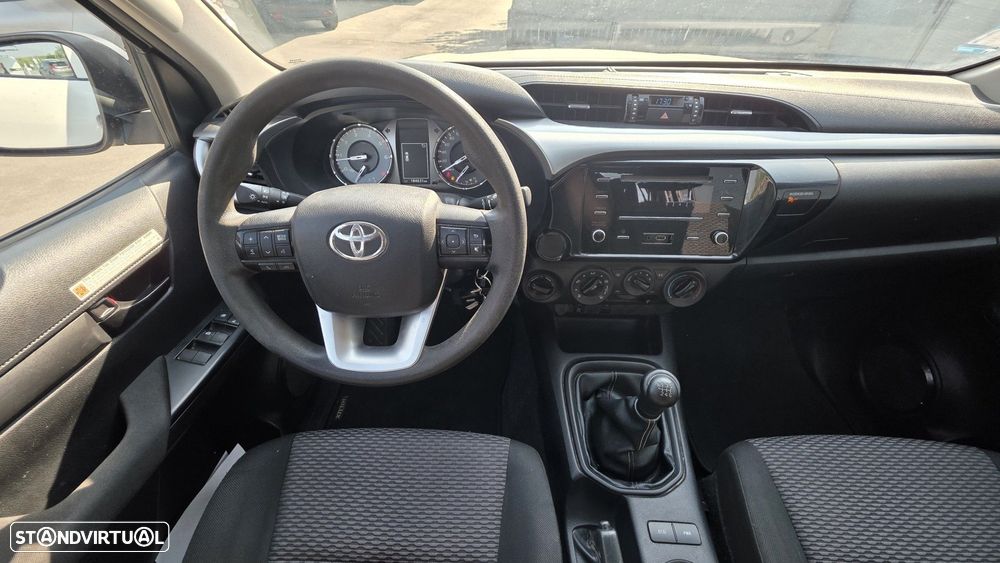 Toyota Hilux 2.4 D-4D 4WD CD CM - 11