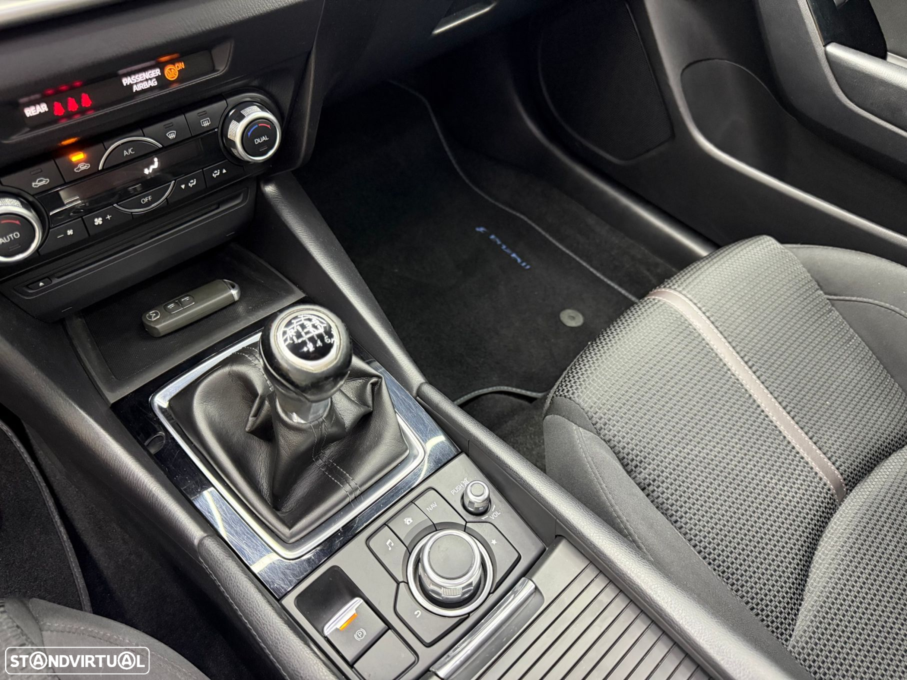 Mazda 3 1.5 Sky-D Excellence Navi - 24