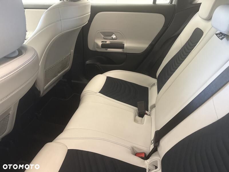 Mercedes-Benz GLA 200 Style - 19