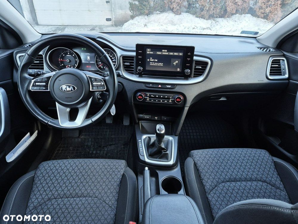 Kia Ceed 1.6 CRDi mHEV M - 36