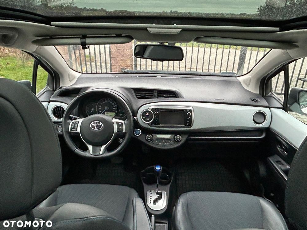 Toyota Yaris Hybrid 100 Sol - 8