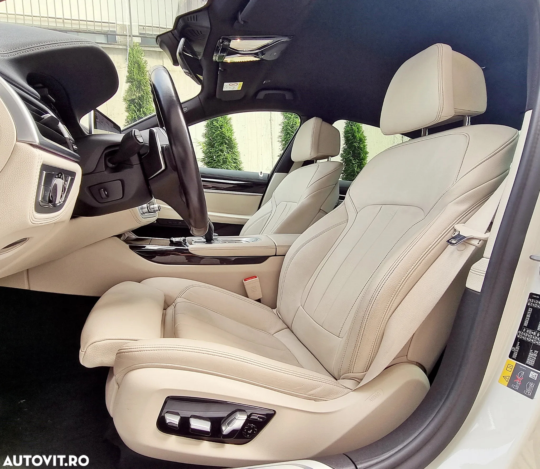 BMW Seria 7 745e - 8