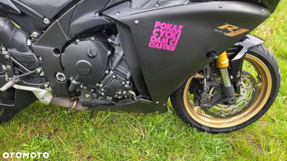 Yamaha R1 - 3