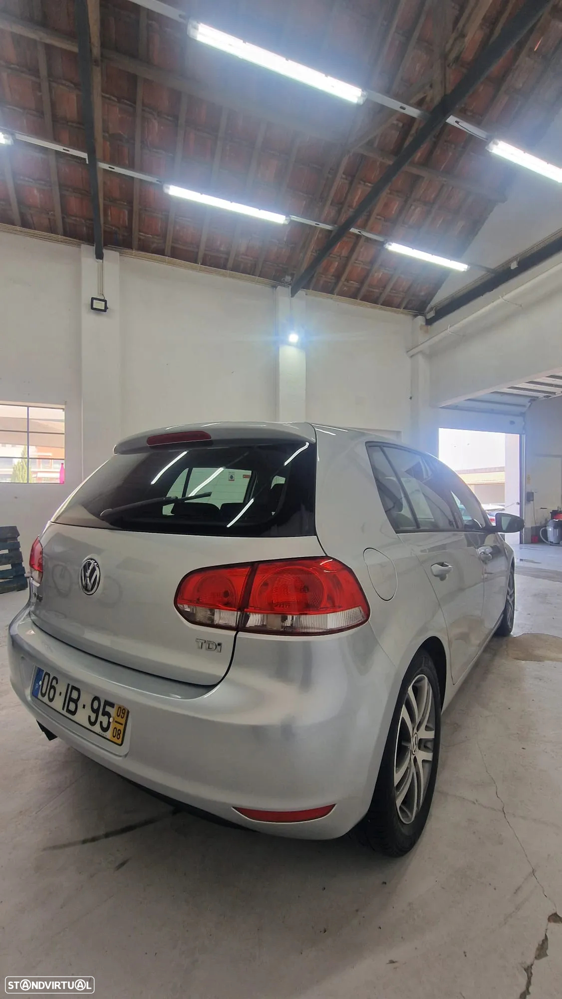 VW Golf 2.0 TDi Confortline - 4