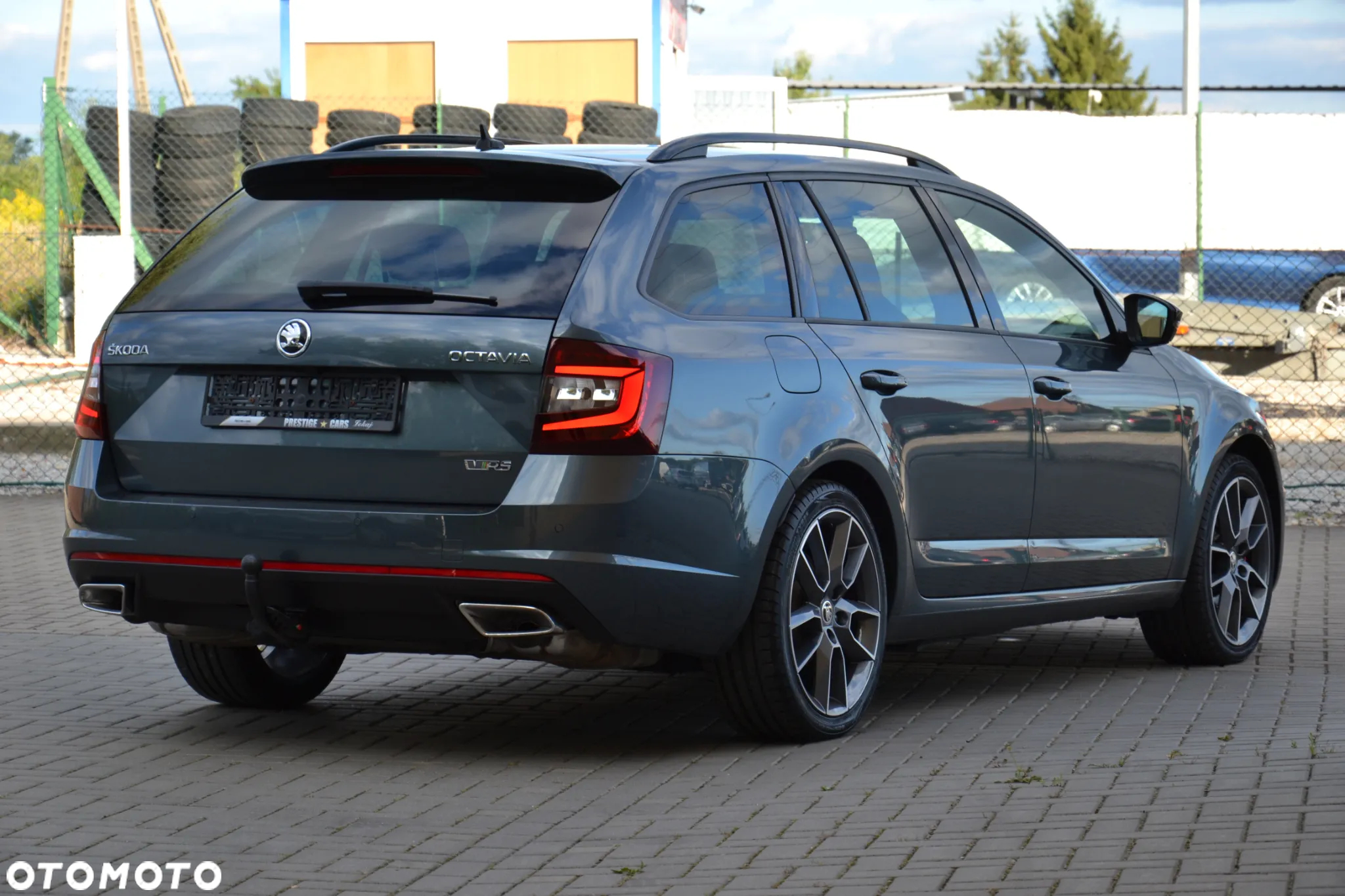 Skoda Octavia Combi 2.0 TSI DSG RS - 11