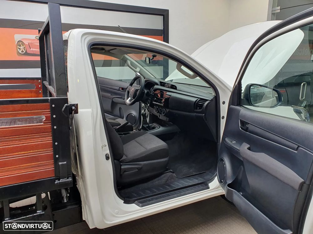 Toyota Hilux 2.4 D-4D 2WD CE CM - 12