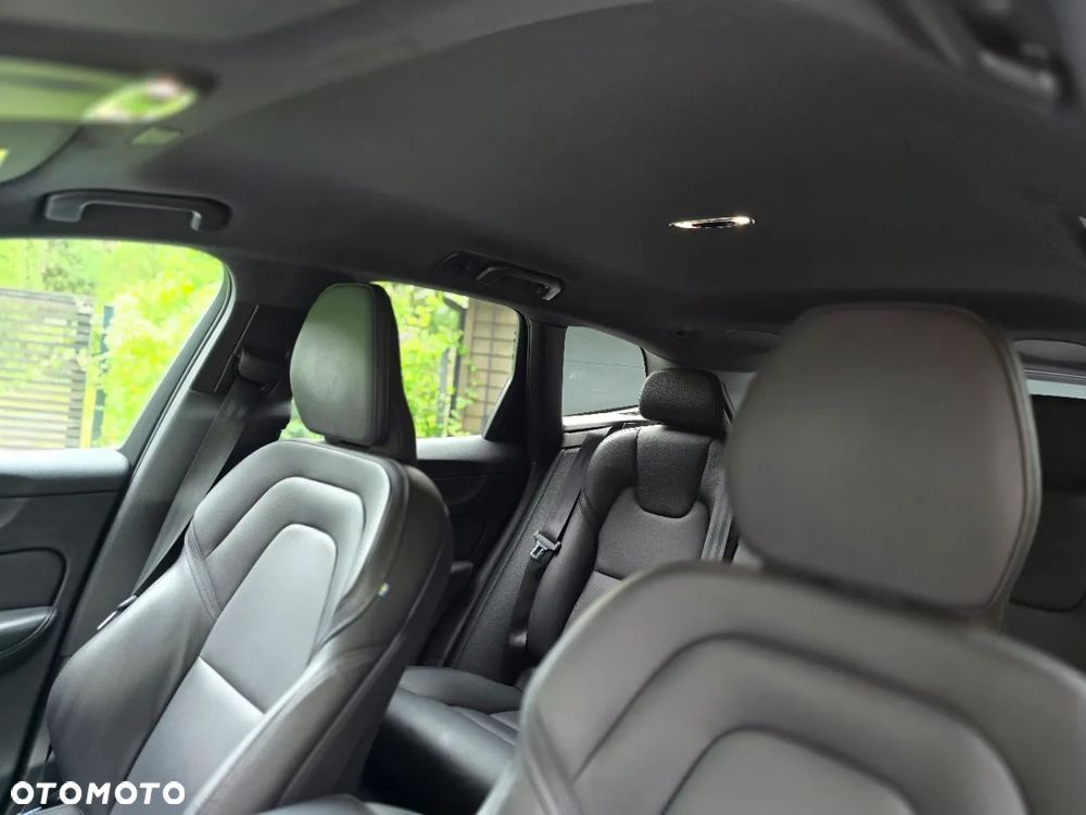 Volvo XC 60 B5 B R-Design - 24