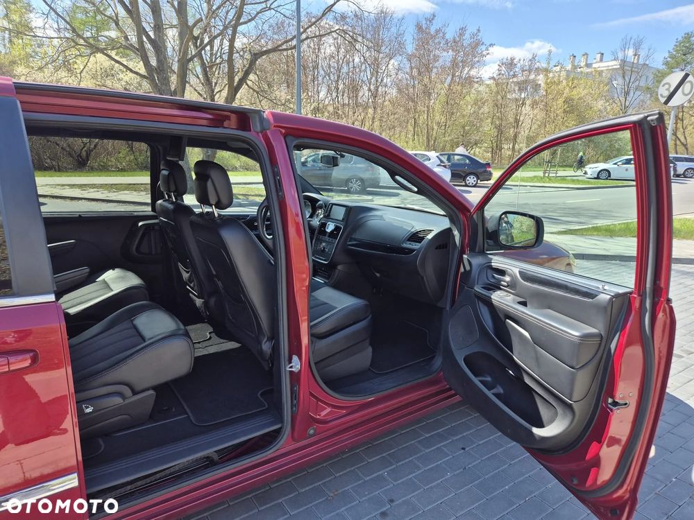 Chrysler Town & Country - 9