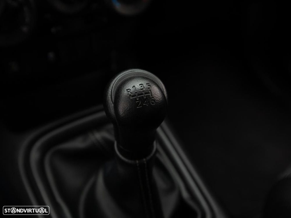 Toyota Hilux 2.4 D-4D 4WD DOUBLE CAB c/IVA - 19